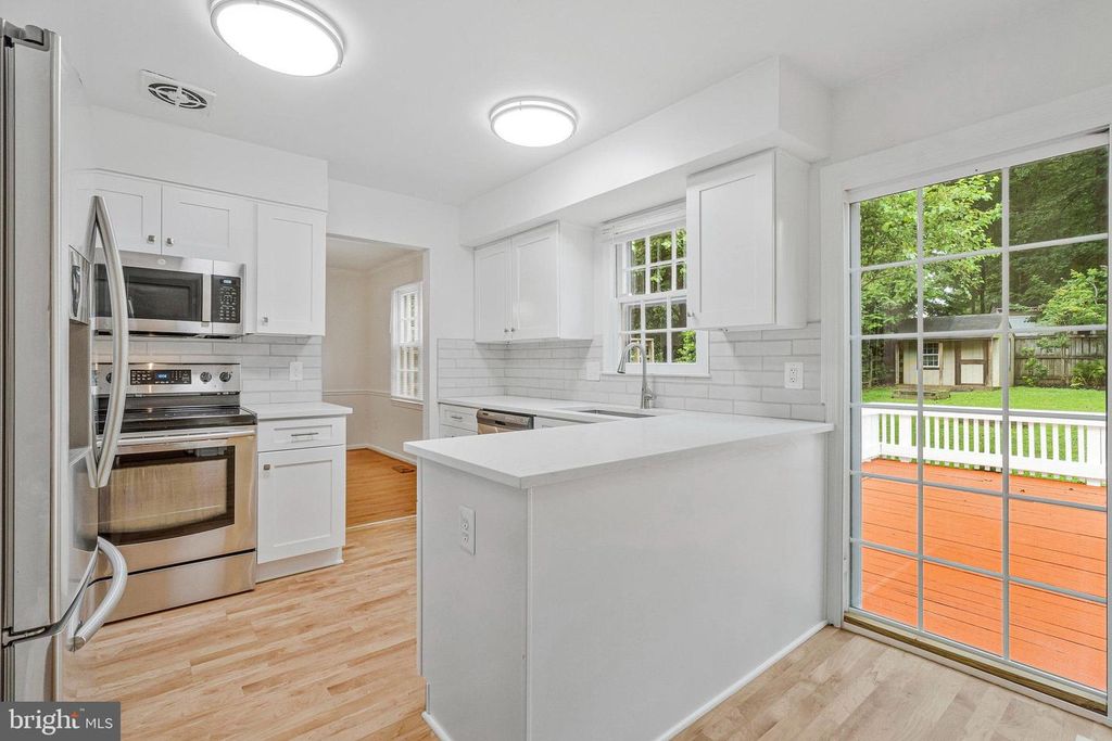 5216 DUNLEIGH DR, Burke, VA 22015