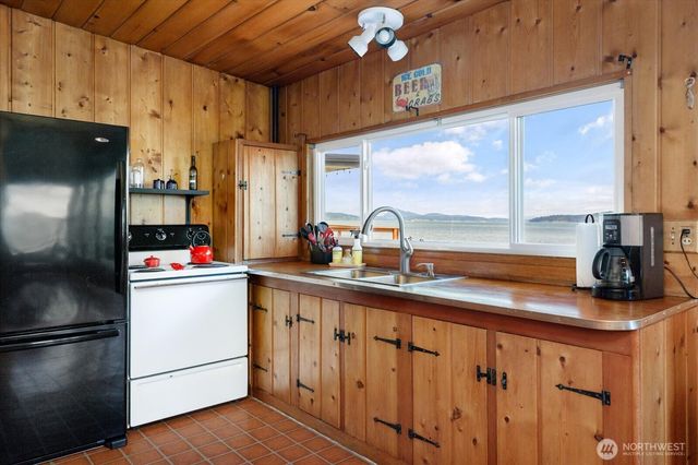 3130 Green Road, Oak Harbor, WA 98277
