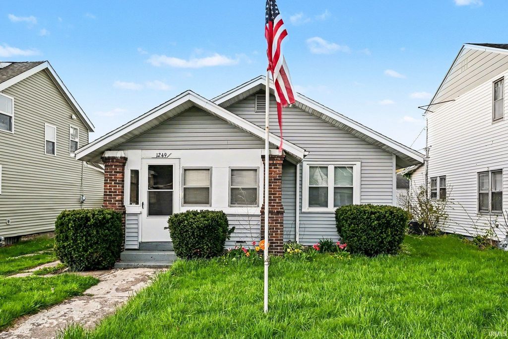 1249 N Meade Street, South Bend, IN 46628