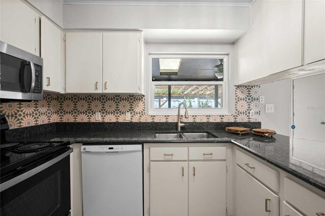 7635 DELEON COURT, Tampa, FL 33615