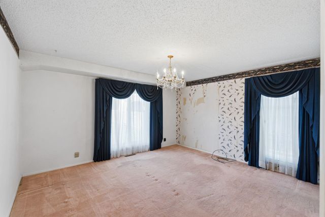 1501 Sandalwood Dr, Haysville, KS 67060