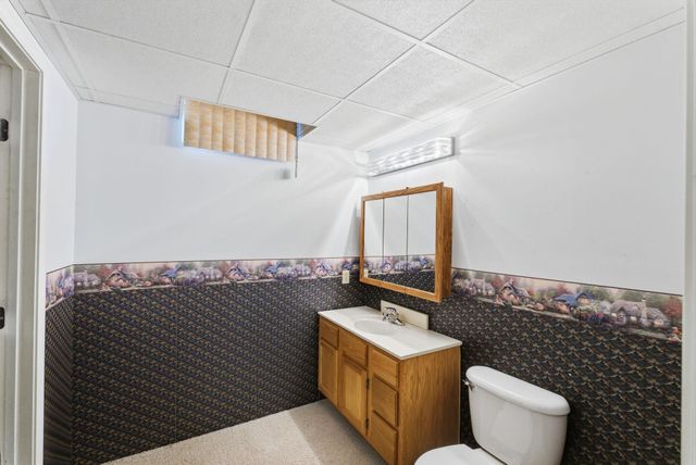 1501 Sandalwood Dr, Haysville, KS 67060