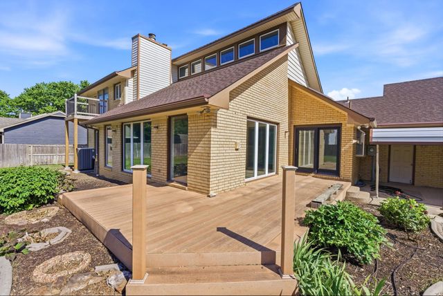 1501 Sandalwood Dr, Haysville, KS 67060