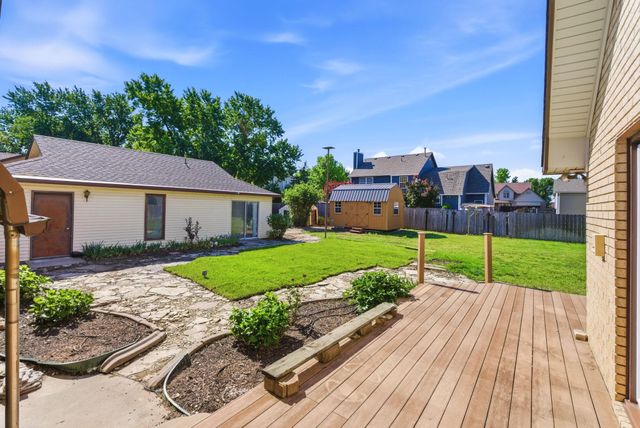 1501 Sandalwood Dr, Haysville, KS 67060
