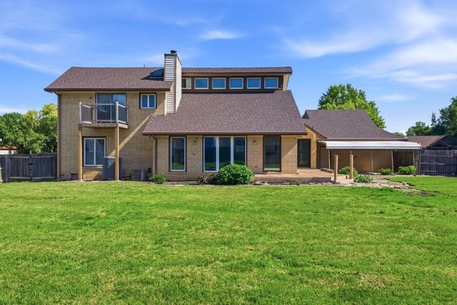 1501 Sandalwood Dr, Haysville, KS 67060