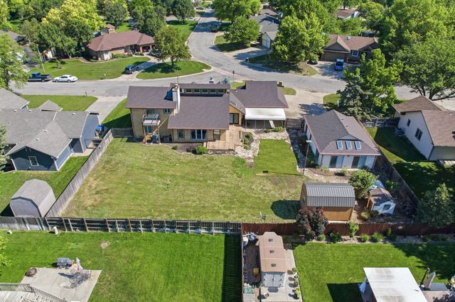 1501 Sandalwood Dr, Haysville, KS 67060