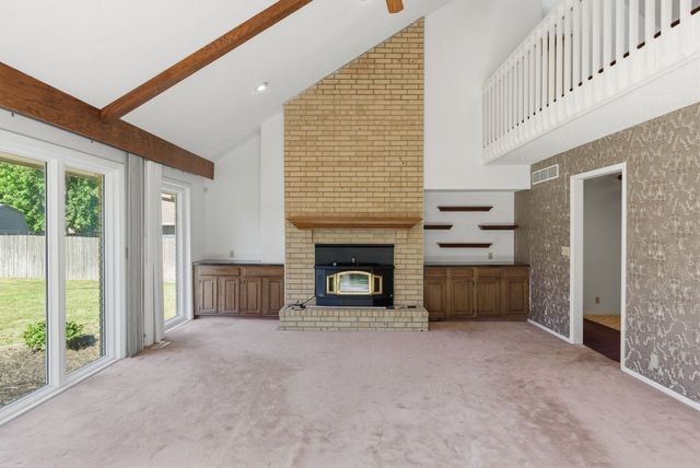 1501 Sandalwood Dr, Haysville, KS 67060