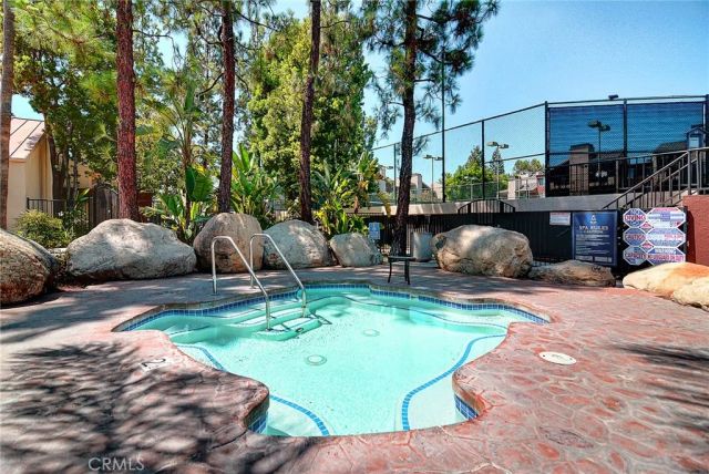 5500 Owensmouth Avenue 311, Woodland Hills, CA 91367