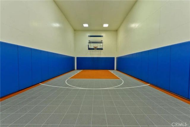 5500 Owensmouth Avenue 311, Woodland Hills, CA 91367