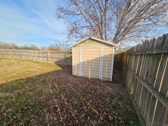 19 Chantileer Ln, Ward, AR 72176