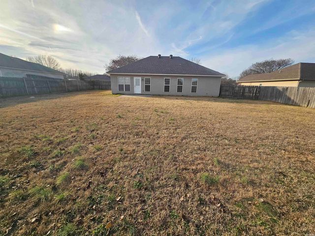 19 Chantileer Ln, Ward, AR 72176