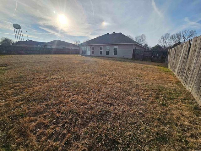 19 Chantileer Ln, Ward, AR 72176
