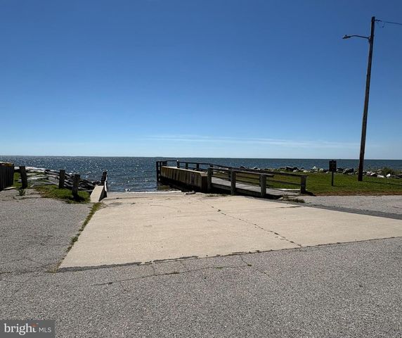 1527 LINCOLN RD, Shady Side, MD 20764