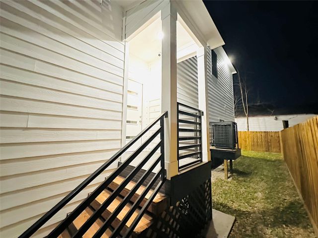 610 E 41st Street A, Houston, TX 77022