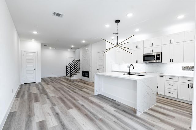 610 E 41st Street A, Houston, TX 77022