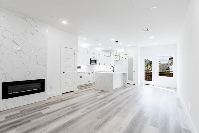 610 E 41st Street A, Houston, TX 77022