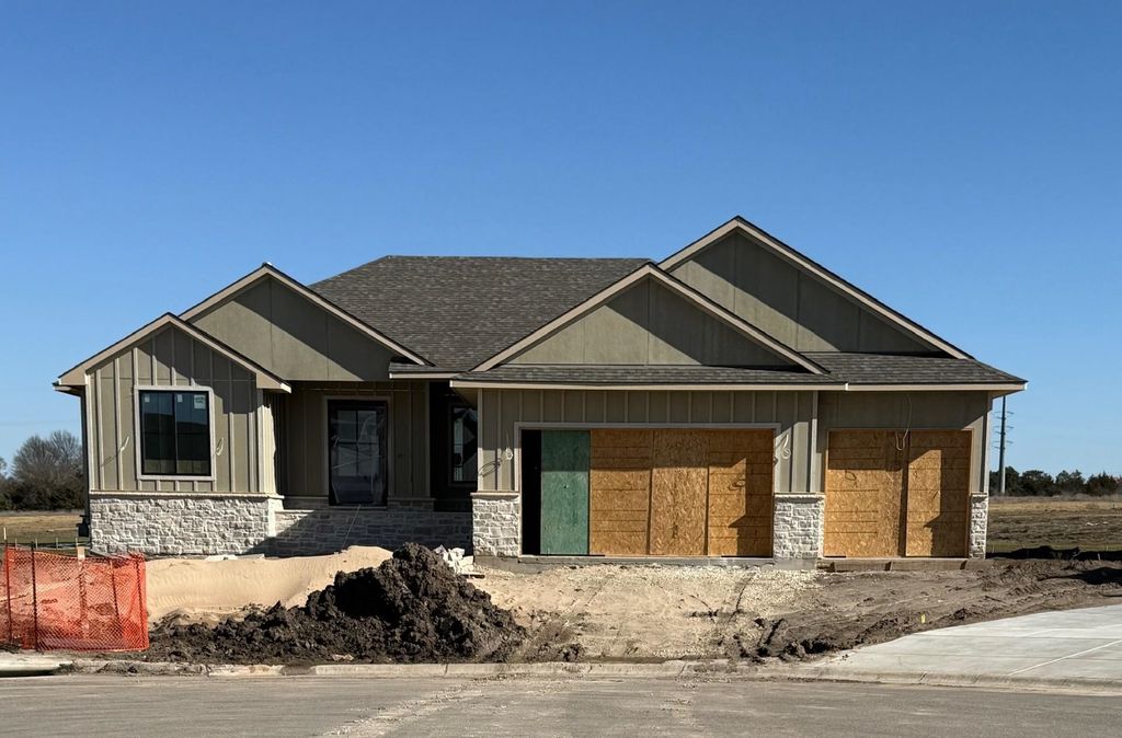 3228 N Bedford Ct, Wichita, KS 67226