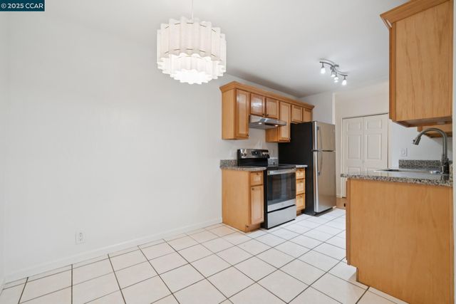 150 Pearl St 122, Oakland, CA 94611