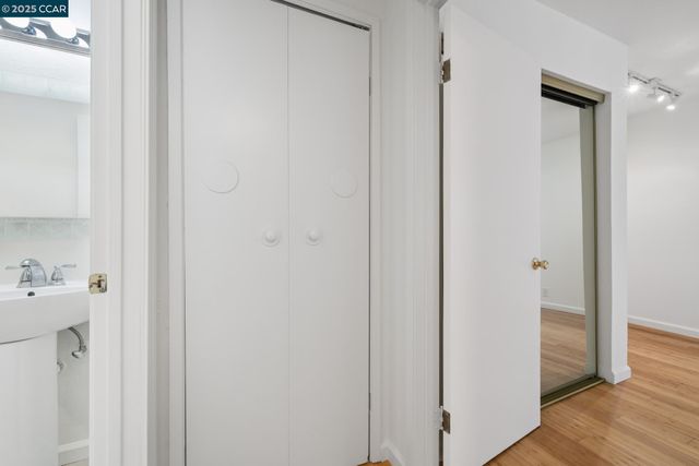 150 Pearl St 122, Oakland, CA 94611