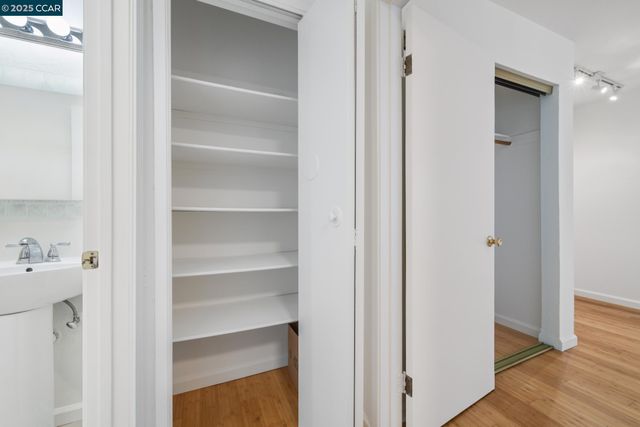 150 Pearl St 122, Oakland, CA 94611