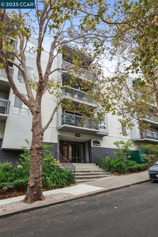 150 Pearl St 122, Oakland, CA 94611