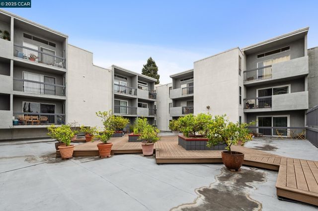 150 Pearl St 122, Oakland, CA 94611