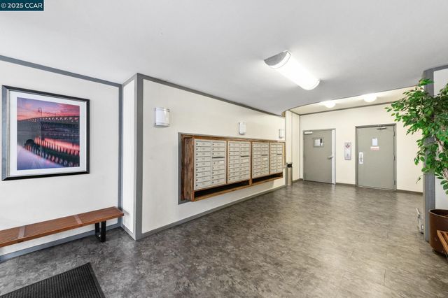 150 Pearl St 122, Oakland, CA 94611