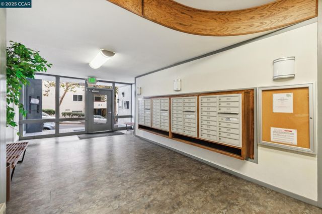 150 Pearl St 122, Oakland, CA 94611