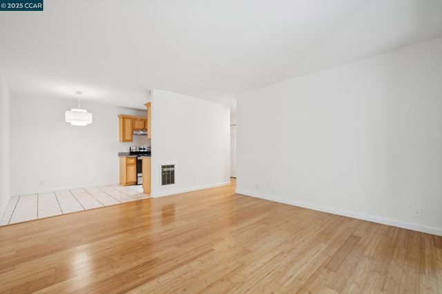 150 Pearl St 122, Oakland, CA 94611