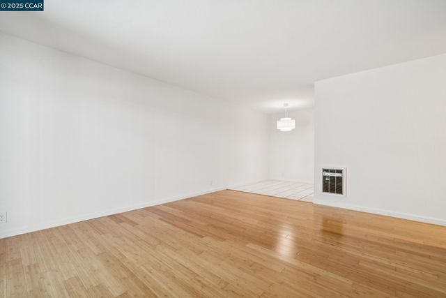 150 Pearl St 122, Oakland, CA 94611