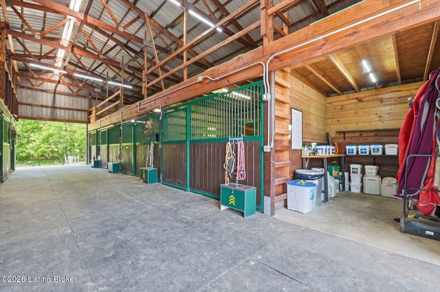 1701 Acorn Ln, La Grange, KY 40031