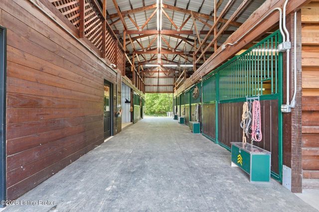 1701 Acorn Ln, La Grange, KY 40031