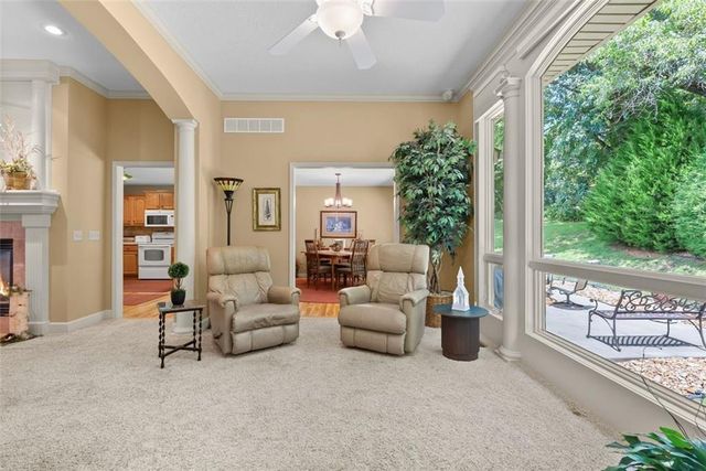 3355 S Wood Avenue, Independence, MO 64057