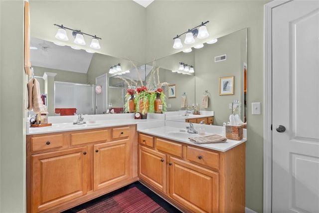 3355 S Wood Avenue, Independence, MO 64057