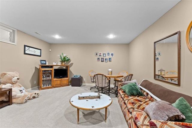 3355 S Wood Avenue, Independence, MO 64057