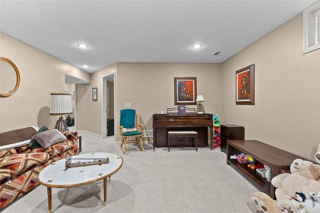 3355 S Wood Avenue, Independence, MO 64057