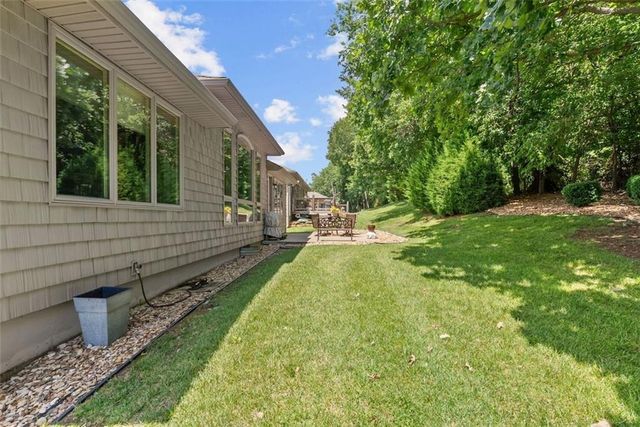 3355 S Wood Avenue, Independence, MO 64057