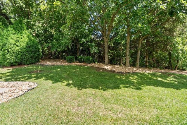 3355 S Wood Avenue, Independence, MO 64057