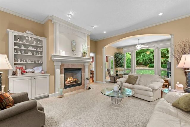 3355 S Wood Avenue, Independence, MO 64057