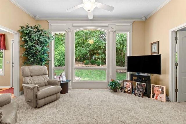 3355 S Wood Avenue, Independence, MO 64057