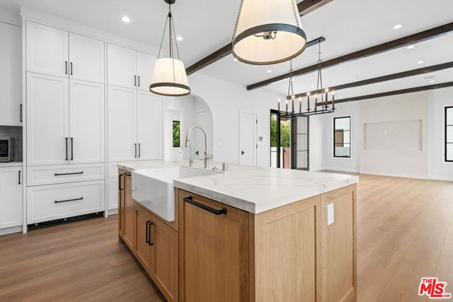 930 Lincoln Boulevard B, Santa Monica, CA 90403