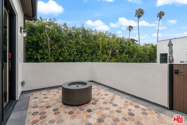 930 Lincoln Boulevard B, Santa Monica, CA 90403