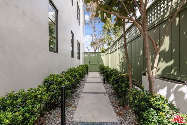 930 Lincoln Boulevard B, Santa Monica, CA 90403