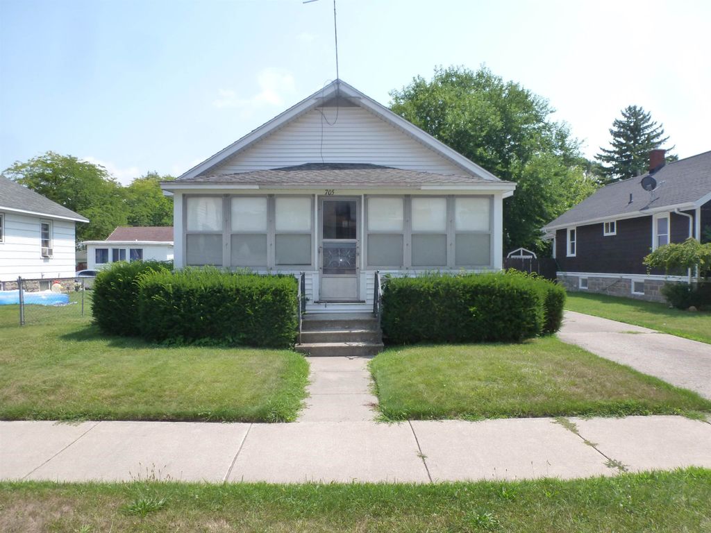705 Stanton Street, Bay City, MI 48708
