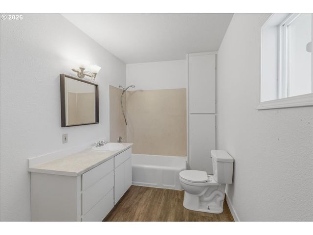 2242 C St, Forest Grove, OR 97116