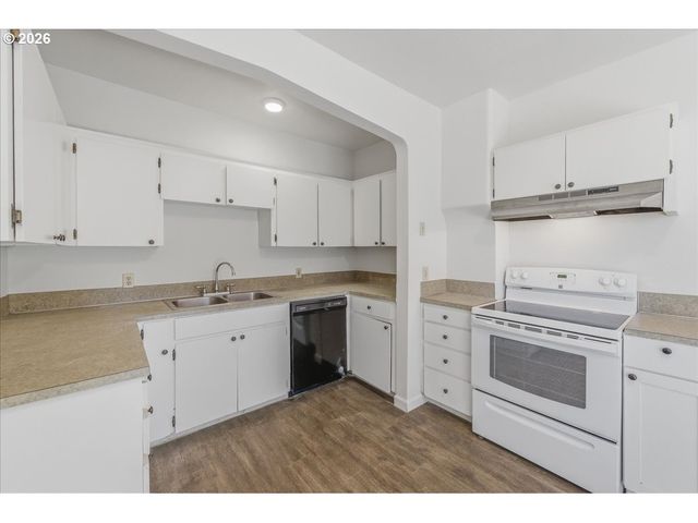 2242 C St, Forest Grove, OR 97116