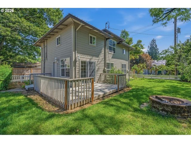 2242 C St, Forest Grove, OR 97116