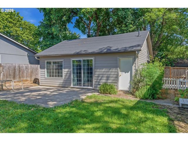 2242 C St, Forest Grove, OR 97116