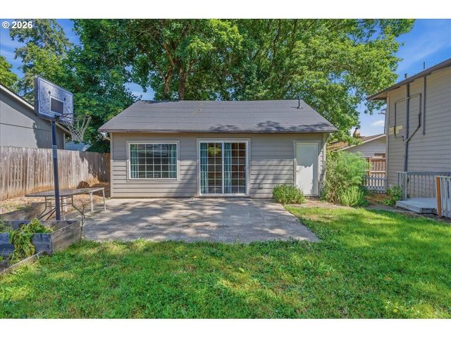 2242 C St, Forest Grove, OR 97116