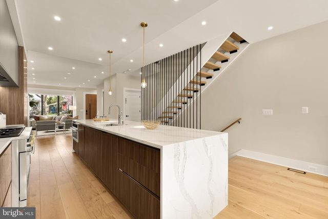 3726 R ST NW, Washington, DC 20007